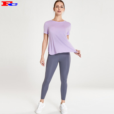 Großhandel Yoga-Bekleidung mit hellem lila T und schwarzen Yogahosen