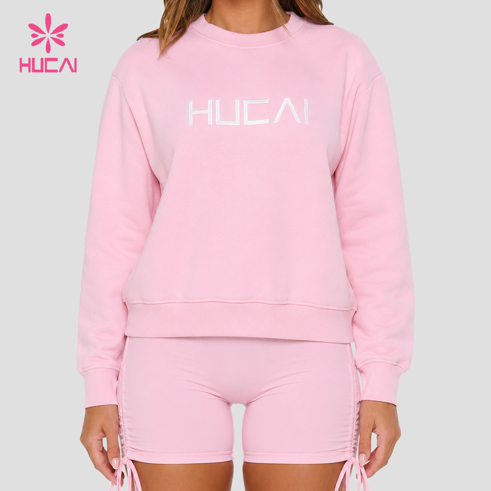 Relaxed oversized fit of the crewneck sweatshirt