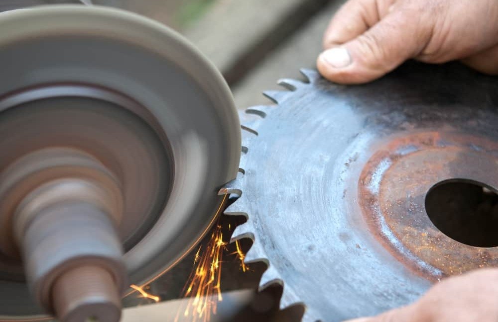 the methods and precautions for using and sharpening circular saw blades