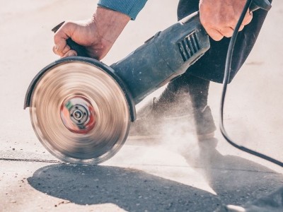На что следует обратить внимание при использовании алмазных пил?