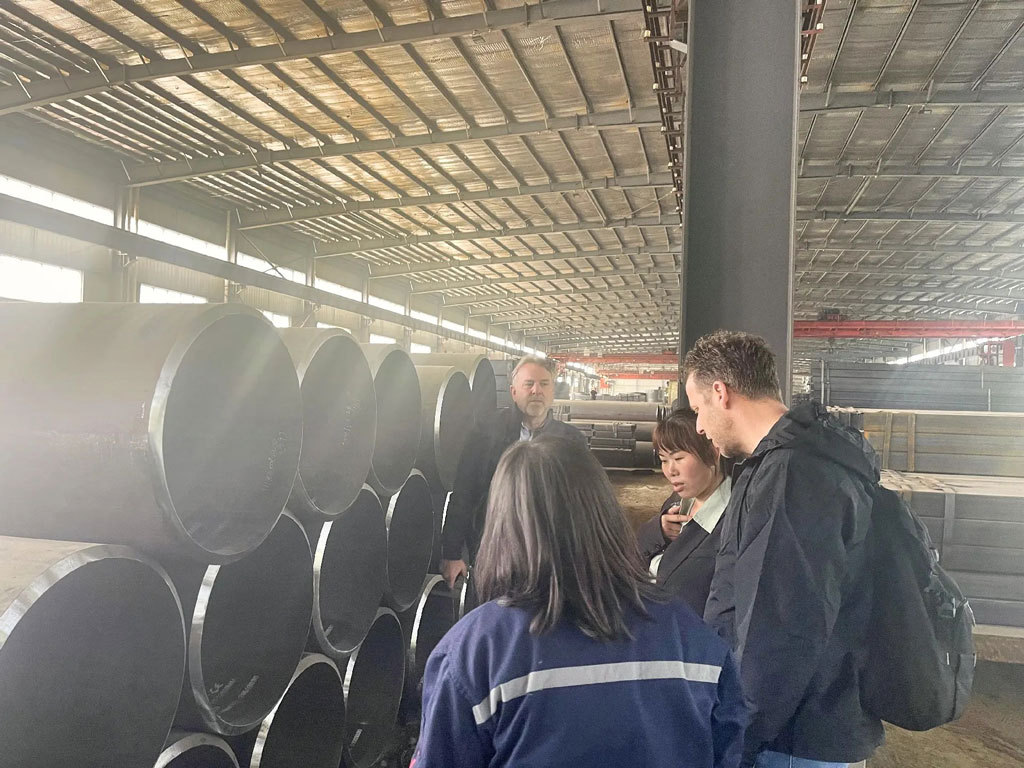 Welcome foreign customers to visit Yuantai Derun Steel Pipe Factory