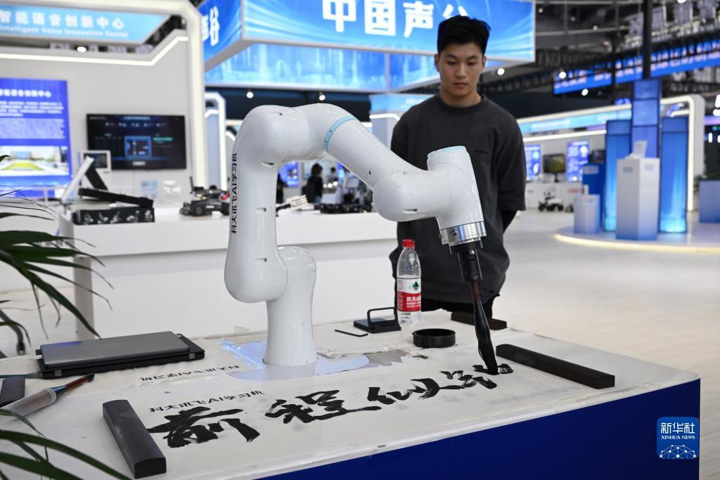 robot capable of writing calligraphy