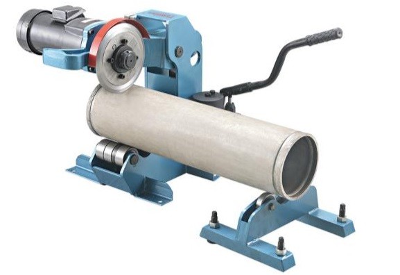 Steel pipe cutting machine