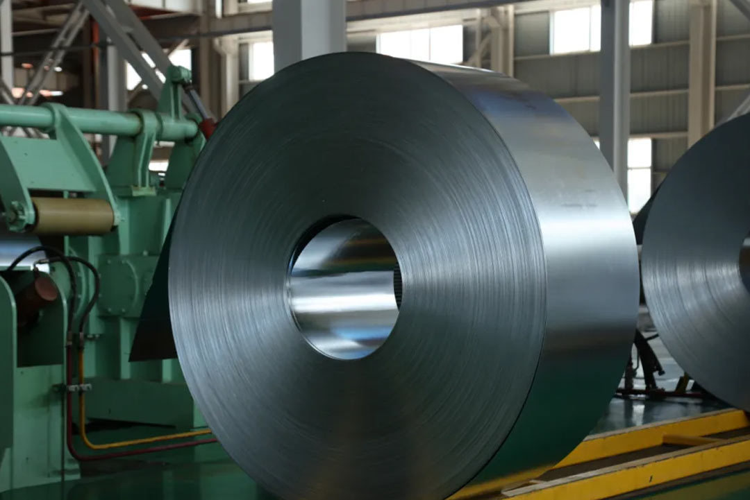 Continuously hot-dip zinc-aluminium-magnesium alloy coated steel strip for structure