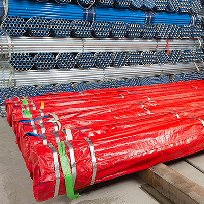 Standard seaworthy bundling and waterproof plastic wrapping for EN 10255 S195T steel pipes export