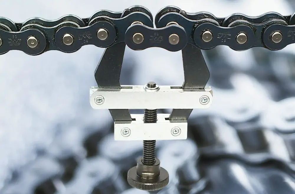 the reasons for premature wear of the roller chain and maintenance methods
