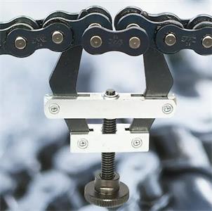 How to Prevent Premature Wear of the Roller Chain by Maintaining It?