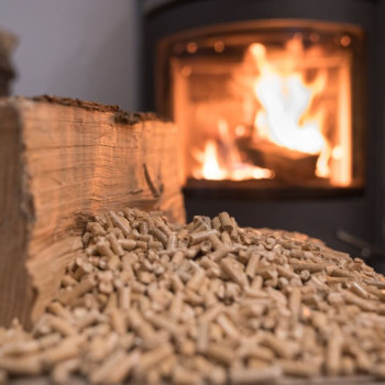 Premium Quality 6mm 8mm Big Bag or 15 kg bags Fuel Oak/Pine Wood Pellets