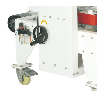 Box sealing machine with four corners