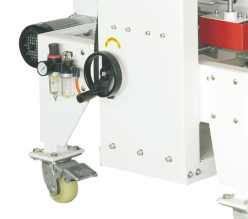 Box sealing machine with four corners
