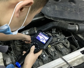 Shenzhen JEET S610 tool video endoscope application for carbon deposition detection of automobile engine