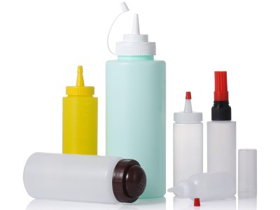 The relationship between plastic bottles and molds