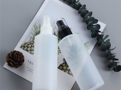 Blow-molded plastic bottle of PE materia