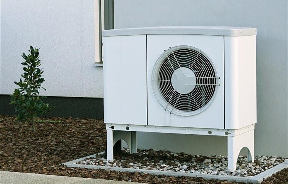 the factors that affect the air source and the service life of the air source heat pump and the maintenance methods
