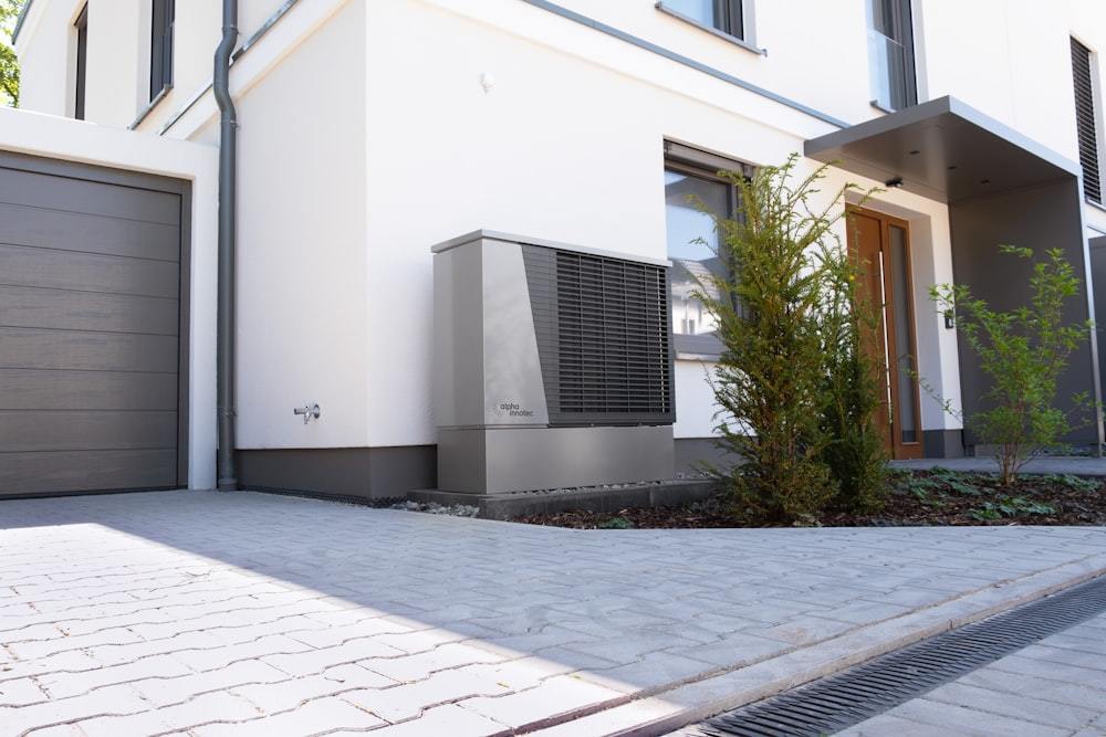 Modern house exterior with Suoher heat pump unit