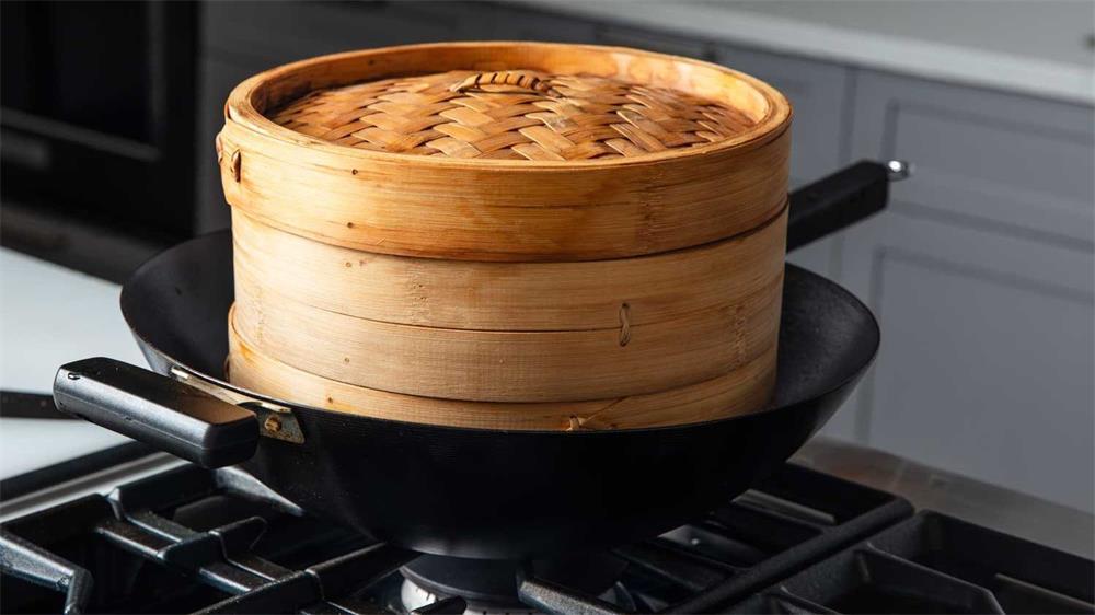 the specific method of bamboo steamer use and maintenance