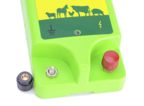 Портативный охранный аккумулятор с питанием от аккумулятора для электрического забора, для крупного рогатого скота, 20 акров 2 в 1 с питанием от аккумулятора или розетки переменного тока 10000 В, 2 Дж, импульсный электрический