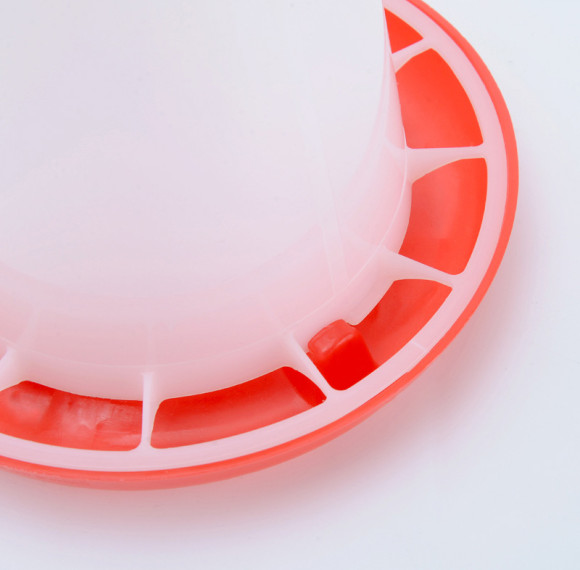 Hanging Outdoor Farm Automatic Poultry Feeder With Lid, White Plastic Hanging Poultry Feeder, Durable Feeding Container with Carrying Handle for Chickens