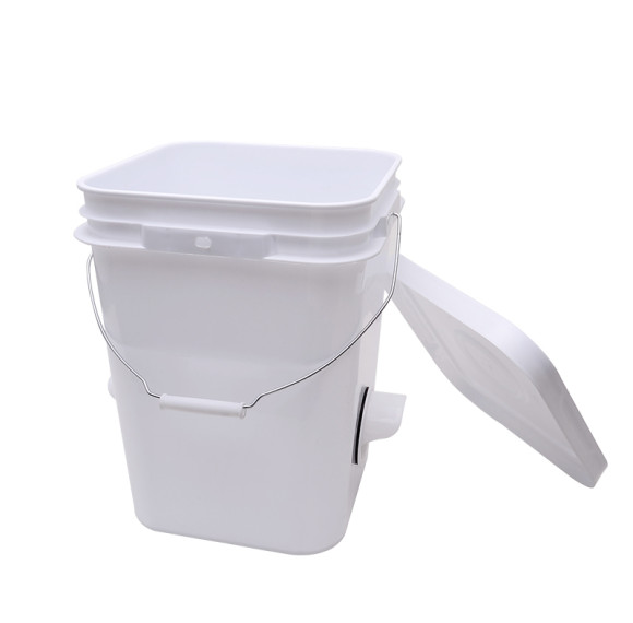 Outdoor Farm Automatic Poultry Feeder, White Poultry Feeder, 20 lbs Capacity, 3-Port Automatic chicken feeder