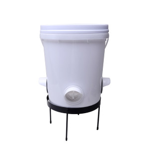 Outdoor Farm Automatic Poultry Feeder, White Poultry Feeder, 20 lbs Capacity, 3-Port Automatic chicken feeder