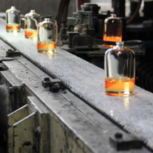 Production precudure of glass perfume bottle