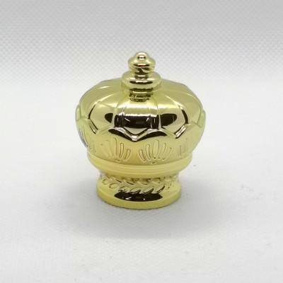 Emballage de parfum de capsules de bouteille de couronne de zamac d'or pour la Chine en vente