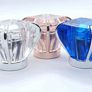 Bouchons de couronne en plastique acrylique transparent avec insert en PP doré personnalisé | Bouteilles GP