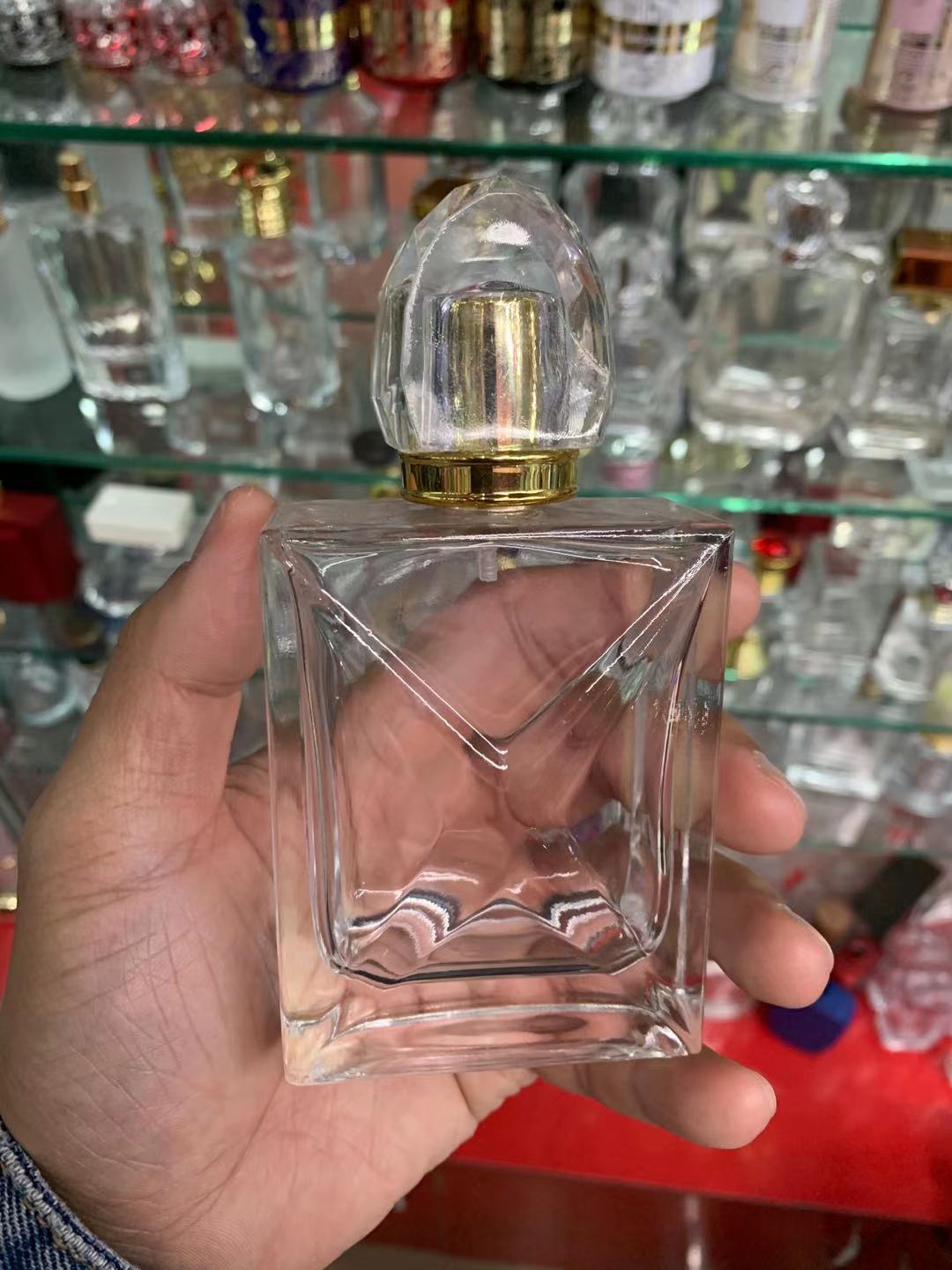 Momento difícil del comercio mundial, consigamos envases de botellas de vidrio de perfume únicos en línea Botellas GP