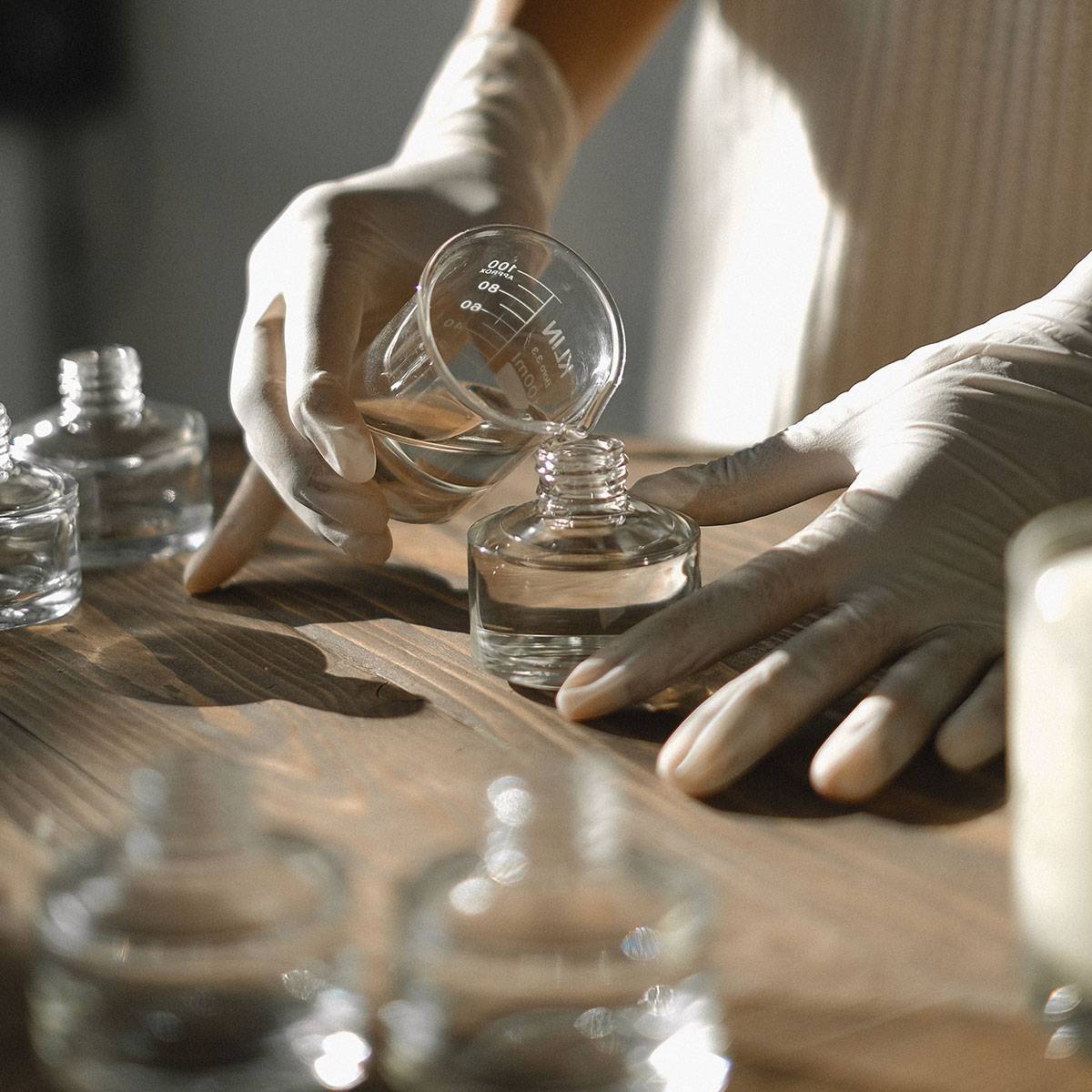 Procedimiento de fabricación del perfume desde el aceite hasta el envase | Fabricación de botellas GP