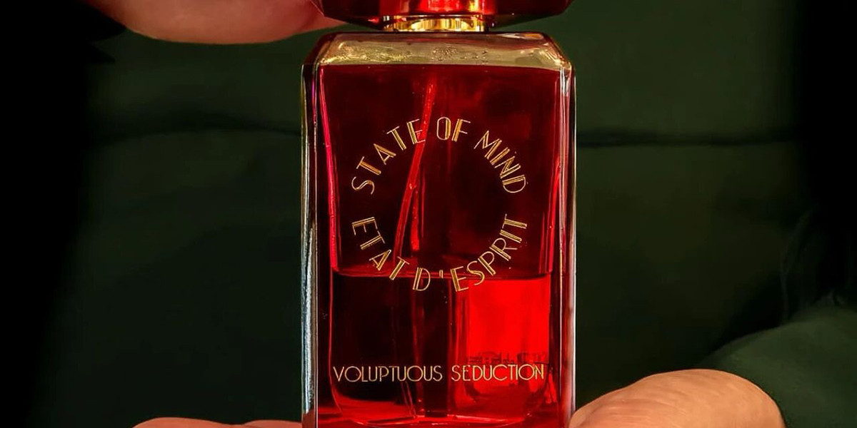 Red glass perfume bottle – high-end custom packaging solution