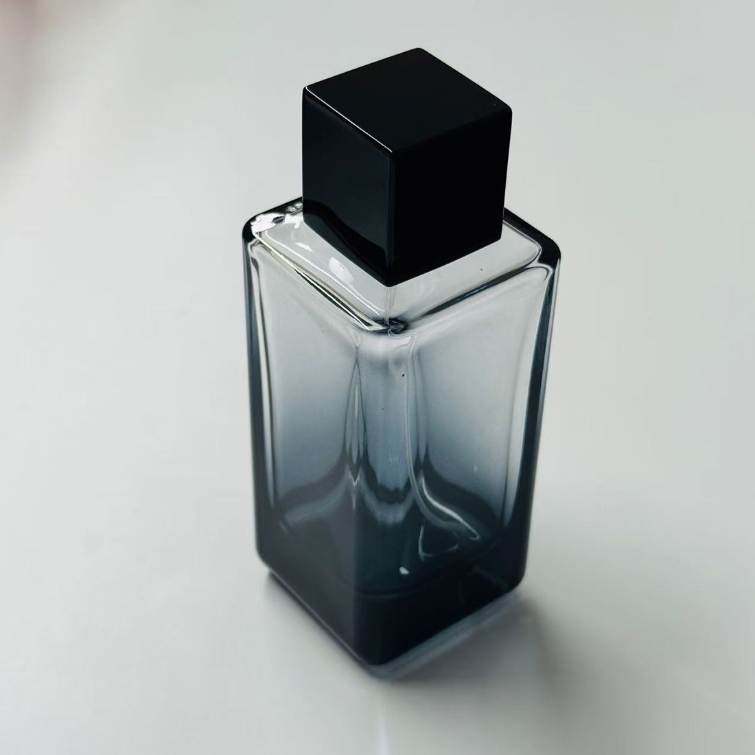 GP Bottles black glass bottle with high-quality finish