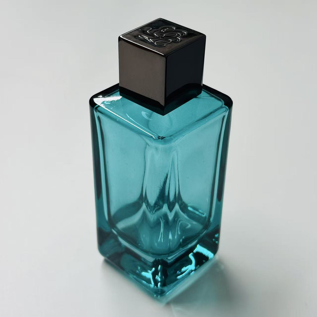 GP Bottles green glass bottle with vibrant color finish