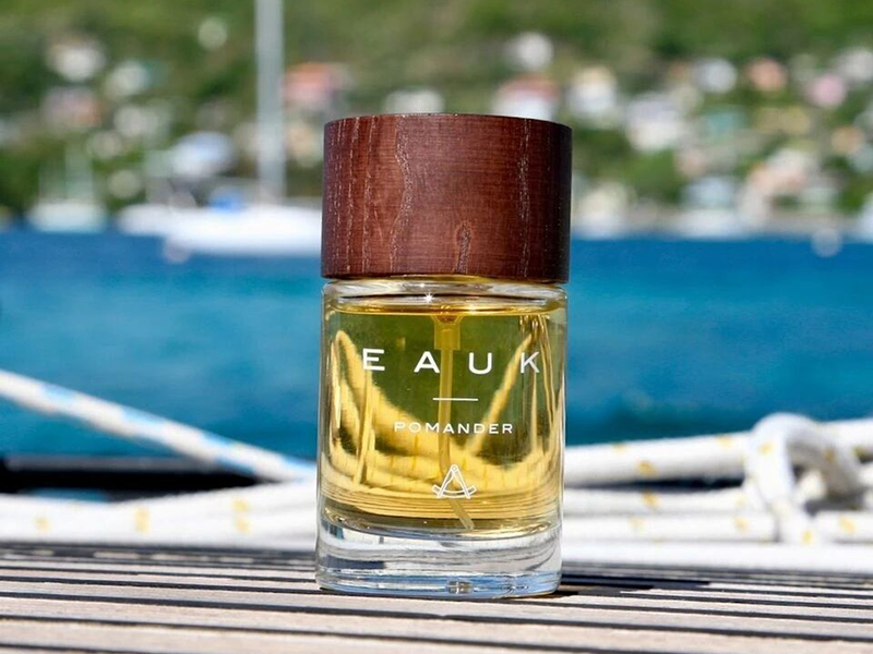 Artistic perfume bottle from Calé Fragranze d'Autore, perfect for niche fragrance presentation.