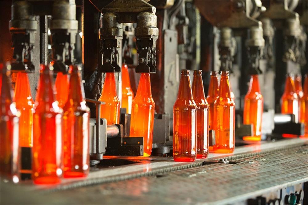 the common raw materials and production processes for making glass liquor bottles