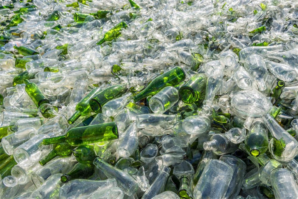 los métodos y precauciones de reciclaje y reutilización de botellas de vidrio