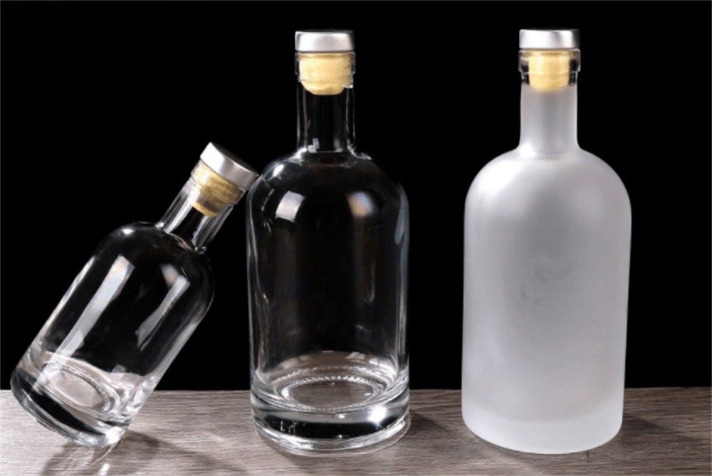 ¿Qué factores afectan el precio de las botellas de licor de vidrio?
