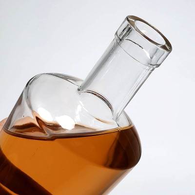 Customized Flint Glass Liquor Spirits Bottles 750 ml Las Vegas Bar Top for Sale