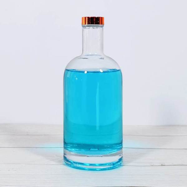 Bouteilles d'alcool en verre personnalisées | Nordic Glass Gin Whisky Bouteilles 700 ml avec finition à vis