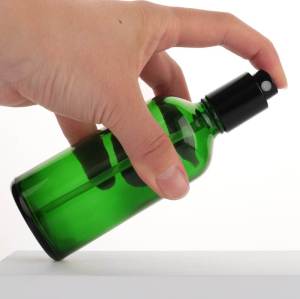 Bouteilles de pulvérisation de pompe en verre vert personnalisé pour huiles essentielles, toner