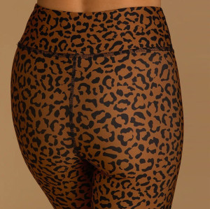 Custom Leopard Print Women's Sports Apparel Bulk Activewear Set China-Aktik