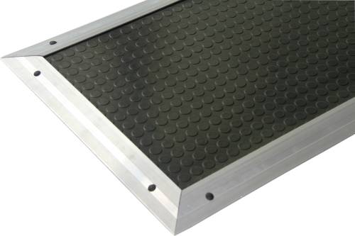 When passing the safety carpet, the device outputs a disconnect signal,