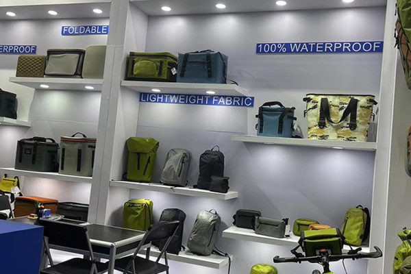 Winfung's outdoor waterproof and insulated bags await your encounter at the Canton Fair