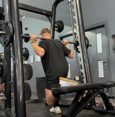 What Is the Best Custom Supplier for Launching a Gym Clothing Line?