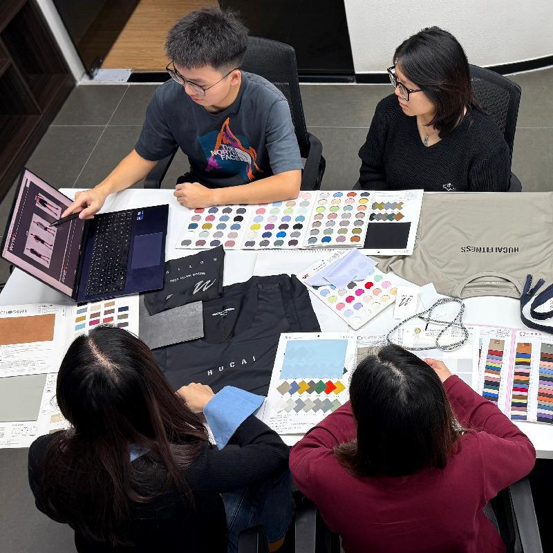 How to Choose a Custom Activewear Factory That Offers Both Men's and Women's Collections