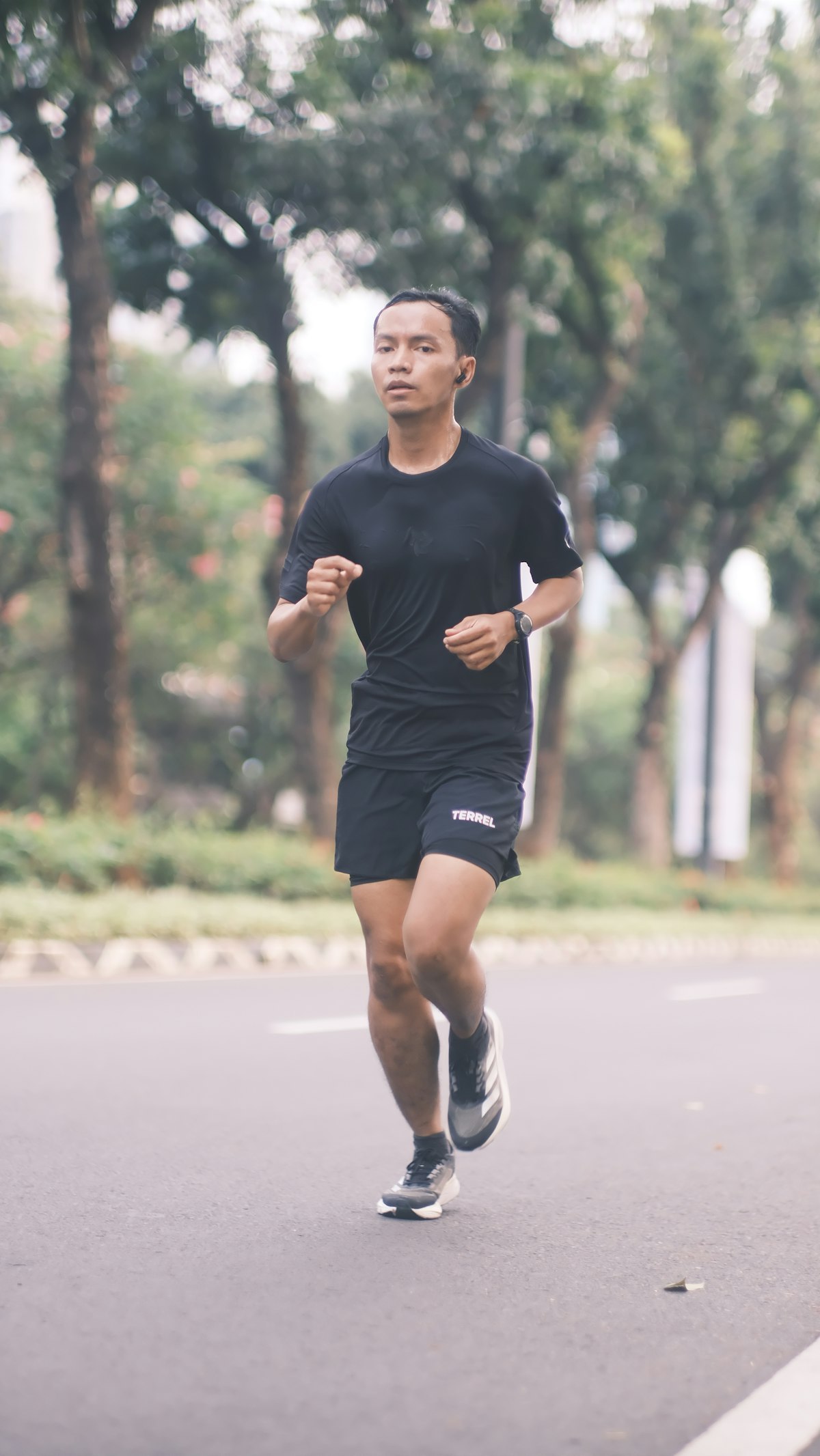 Heat-Zone Ventilation in Men's Running Tops: Mesh Placement, Body Mapping and Seam Position