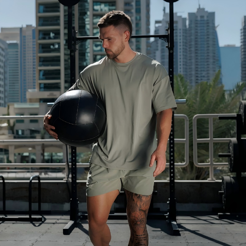Custom Men's Activewear: 10 Key Features Buyers Demand