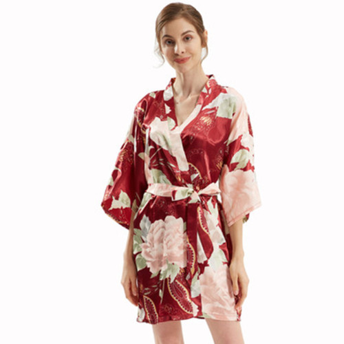 Robes en satin pour femmes Conception personnalisée en usine Impression de vêtements de nuit pour dames Robes mi-longues en gros