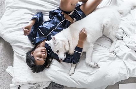 Comment enlever les taches de lait sur un pyjama ?