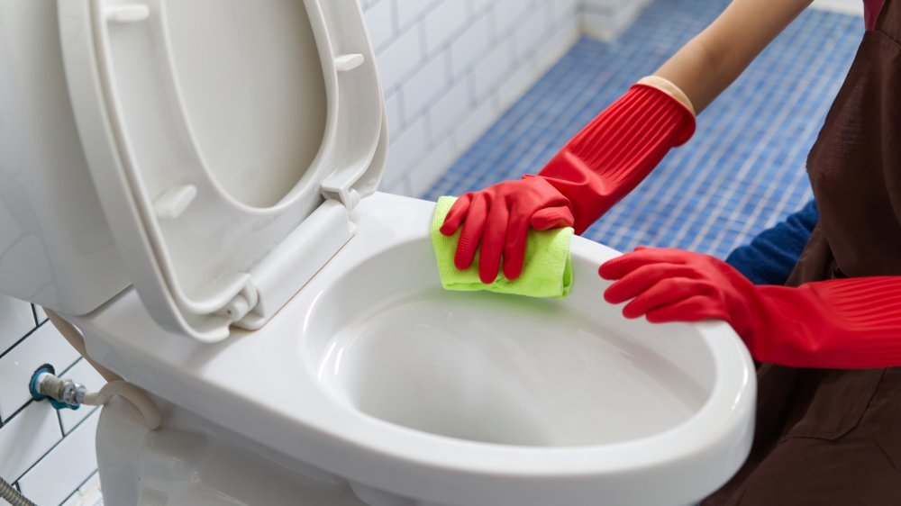 the specific steps to clean bathroom toilets