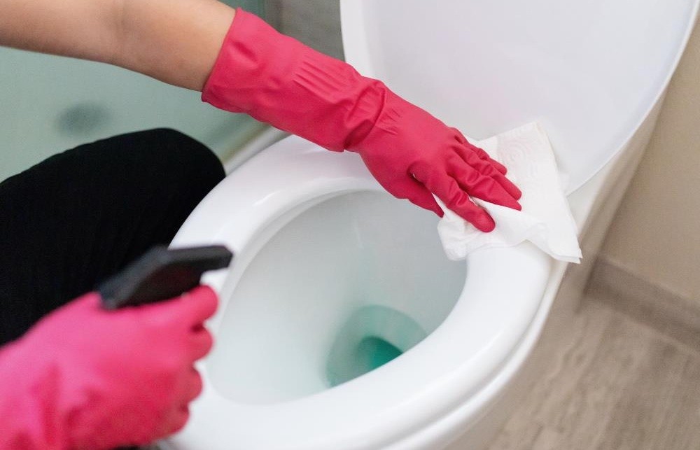 specific methods to effectively remove toilet stains